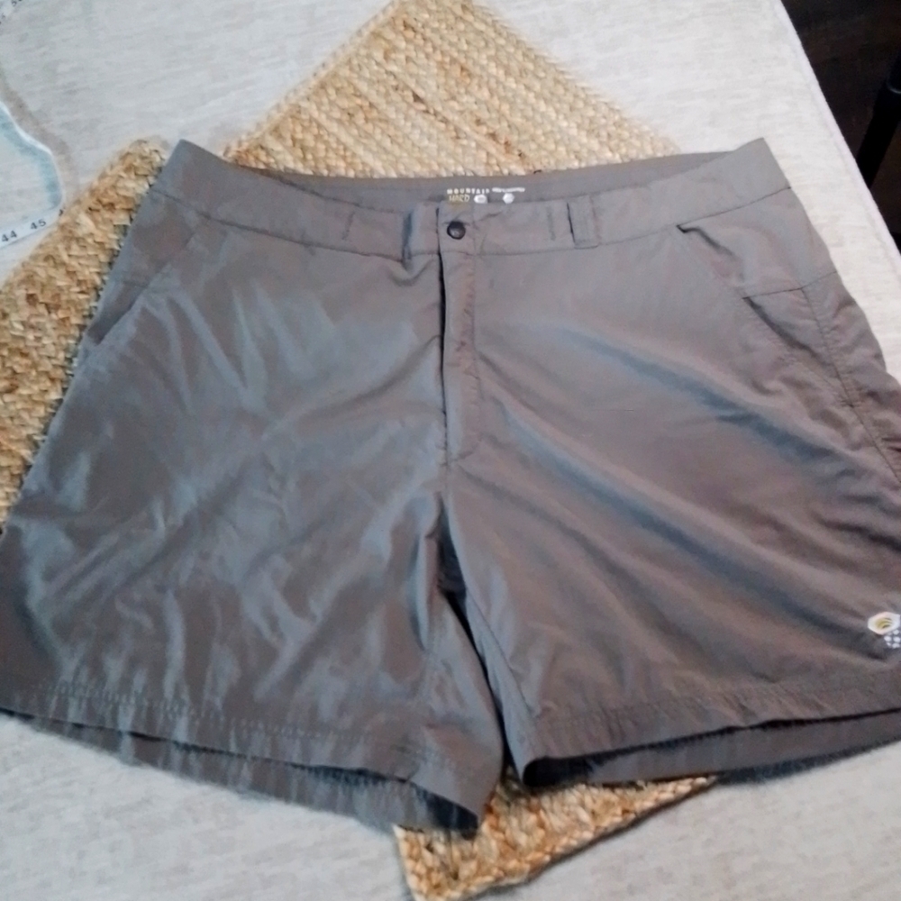 Mountain hardwear mens shorts